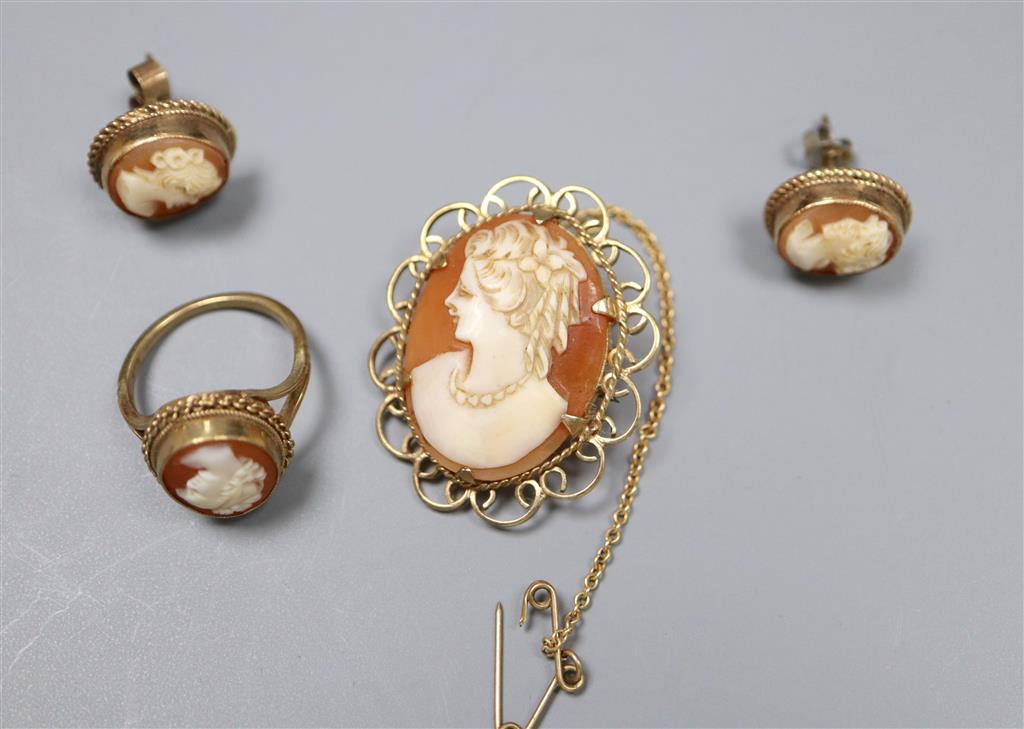 A modern 9ct gold and oval cameo shell set dress ring, a similar brooch and pair of ear studs,